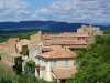 Labastide de Virac, Blick von der Anhöhe des Dorfes auf die Mairie